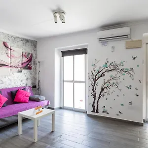 https://apartamento-completo-centro-de-cadiz-exterior-y-wifi.hotelsincadiz.net